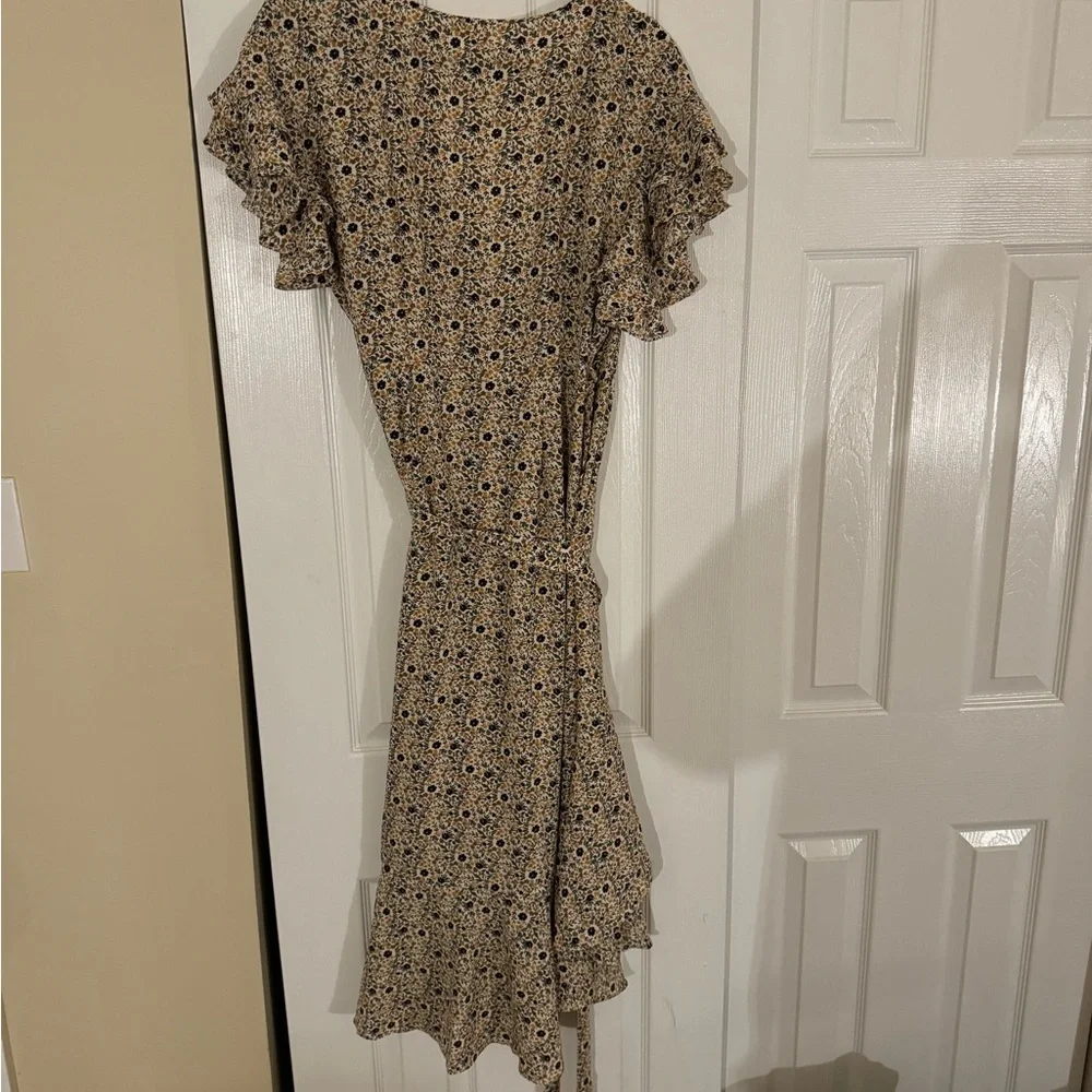 Floral Wrap Dress with Ruffle Sleeves - Picture 4 of 7